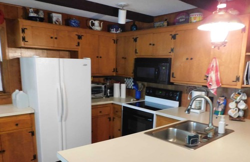 Hillman Cabin | *NEW* Shady Retreat on Sullivan