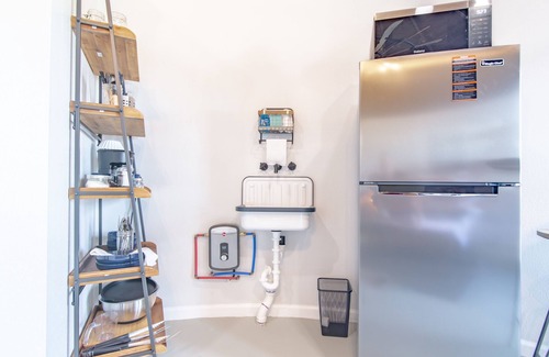 Bell County House | NEW! Silo Inn - Spice Studio Bungalow - Pets Allowed