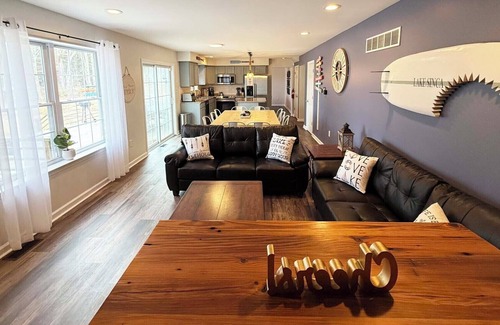 Blakeslee House | NEW Sinca Shores Lakefront Luxury 5BR - With Hot Tub & Fire Pit
