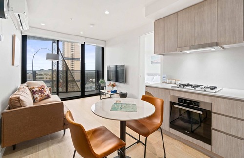 Adelaide Central Business District Apartment | NEW Skyline View/Luxury Apt/Homey/Heart of ADL