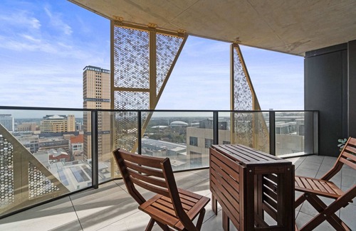 Adelaide Central Business District Apartment | NEW Skyline View/Luxury Apt/Homey/Heart of ADL
