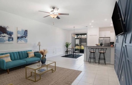 Balm House | NEW Sleek Riverview Townhome 3BR/3BTH Sleeps 6