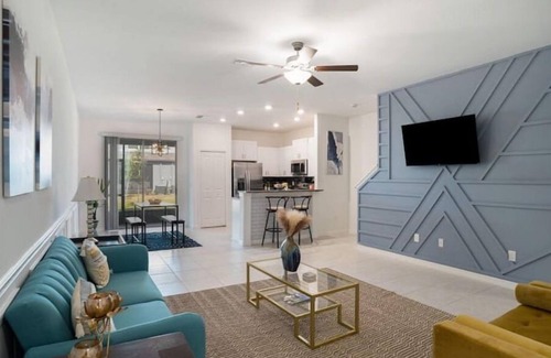 Balm House | NEW Sleek Riverview Townhome 3BR/3BTH Sleeps 6