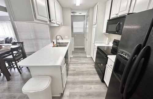 Tougaloo Condo | New! Sleep 6, Privacy & Comfort, Prime Location
