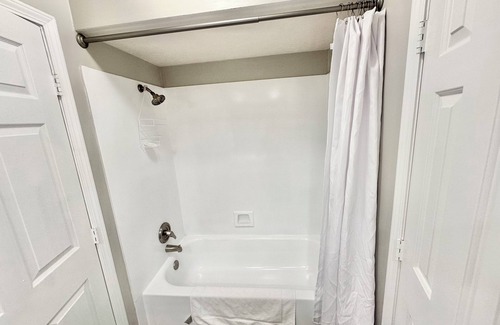 Tougaloo Condo | New! Sleep 6, Privacy & Comfort, Prime Location