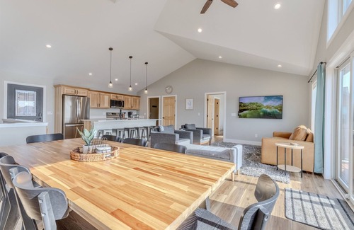 New Lisbon House | NEW!Sleeps 16, Beach, Games, WI Dells 28 Miles