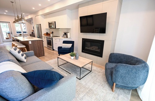 East Kootenay House | NEW Slope-side Townhouse at Panorama with hot tub and mountain views