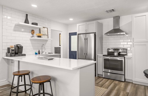 Courier City - Oscawana House | NEW Soho Oasis - Stunning Home In Heart of Soho