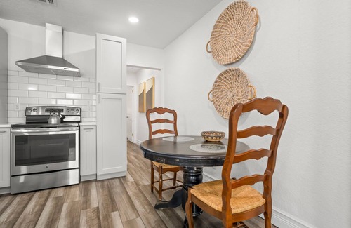 Courier City - Oscawana House | NEW Soho Oasis - Stunning Home In Heart of Soho