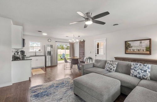 Dripping Springs House | New SPA! Dwntwn DRIP Bluff St Cottage & Guest House! Walk to Food, Bars & Music!