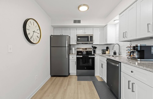 Royal Oak Apartment | New! Spacious 1BR Flat in the Heart of Royal Oak