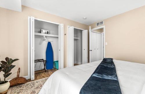Roseville Apartment | New! Spacious 1BR King Suite - Great Location