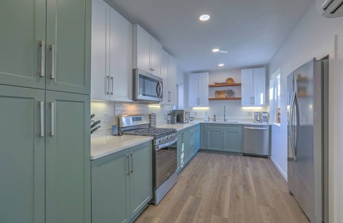 Near North Valley House | NEW & Spacious: 2Kings+Hot Tub+Fire Pit+Family Fun