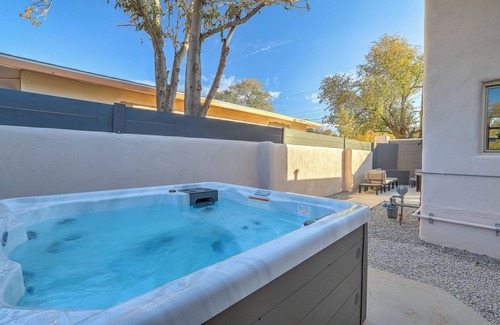 Near North Valley House | NEW & Spacious: 2Kings+Hot Tub+Fire Pit+Family Fun