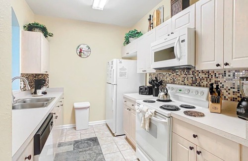 Windsor Palms Condo | NEW! Spacious 3BR Condo Near Disney w/Resort Amenities