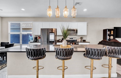 Laveen Village House | NEW Spacious 4-bedroom house in charming Phoenix with WiFi, AC