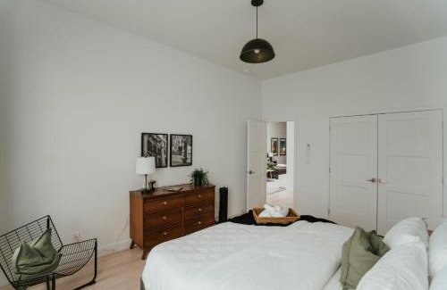 La Petite-Patrie Apartment | New Spacious and Cozy 2bdr Apartment