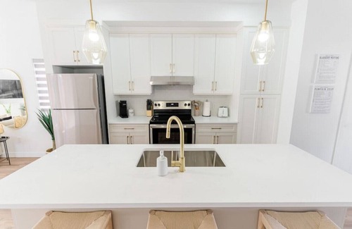 Winnipeg House | *New & Spacious | Free Parking | 7min to Downtown*