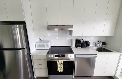 Brookhaven - Amesbury Condo | New Spacious & Quiet 2 Bed Condo with Parking