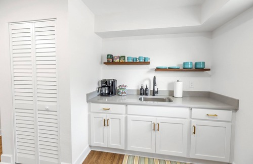 St. Petersburg - Clearwater Apartment | New! St Pete Uptown Funk Near Downtown