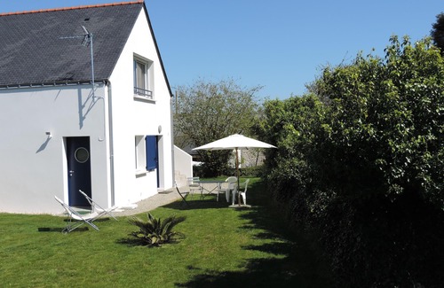 Sarzeau Apartment | New studio in detached house.