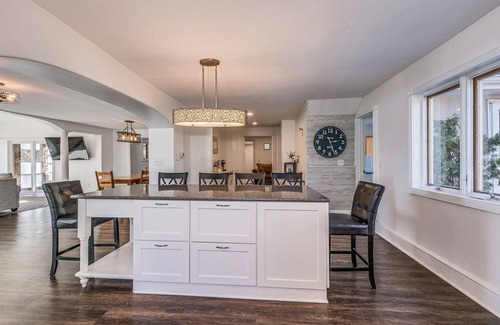 Greenfield House | NEW! Stunning Lakeside Getaway, AC + WiFi