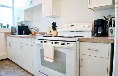 Moose Jaw Apartment | NEW Stunning Large Gorgeous Space Downtown Parking Coffee