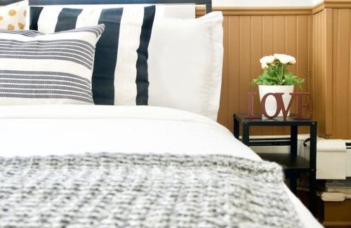 Moose Jaw Apartment | NEW Stunning Large Gorgeous Space Downtown Parking Coffee