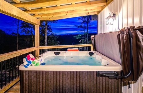 Lindseyville House | "New! Stunning Nolin Lake Luxury Cabin! Hot Tub, Game Room, Fire Pit & More!"
