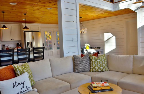 Lindseyville House | "New! Stunning Nolin Lake Luxury Cabin! Hot Tub, Game Room, Fire Pit & More!"