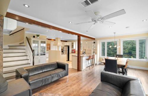 Saint-Calixte Ski Chalet | *NEW* Stunning Waterfront Bright Chalet with Spa