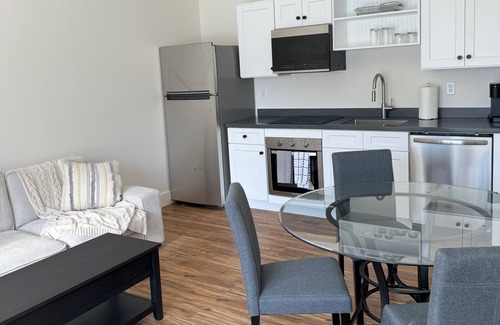 Elizabethtown Apartment | New Stylish Apartment with New Furnishings in Renovated Building! #302