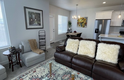 Lehi House | NEW Stylish Entire House with Mountain View in the heart of Lehi Utah