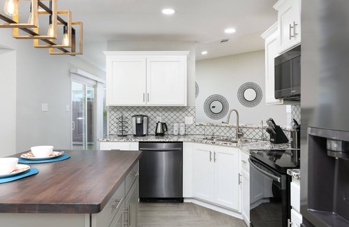 Country View House | New ! Stylish House with Hot Tub & MiniGolf & GameRoom by SixFlags SeaWord UTSA