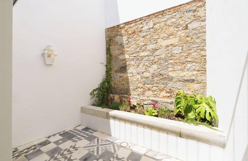 Belem Apartment | NEW! Stylish Portuguese Soul Retreat in Belém 4p