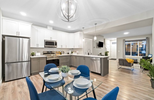 Southwest Edmonton House | New Stylish Townhouse Perfect For short or longer stays