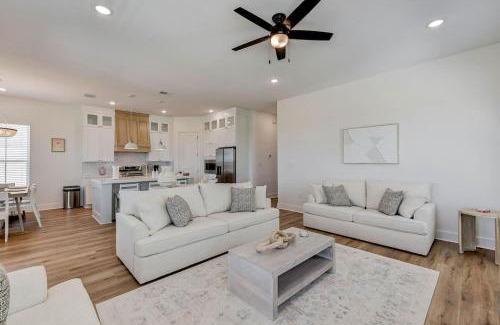 Galveston House | New Sunny Villa-1 Block From Beach