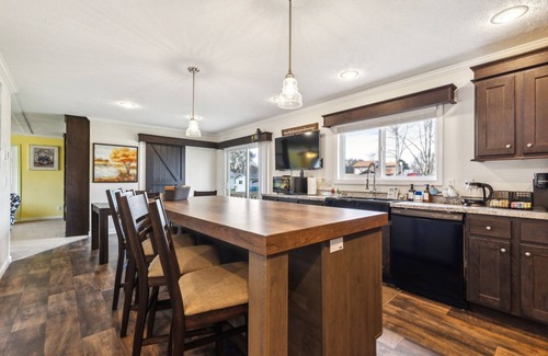 Port Clinton House | NEW! Sunsets & Serenity: Port Clinton Waterfront Stay