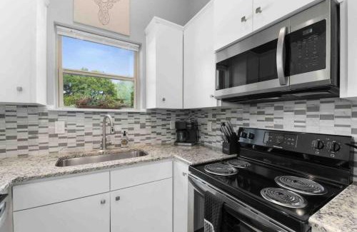 West Dallas House | New Swanky Rustic Modern 5 STAR Home near Downtown