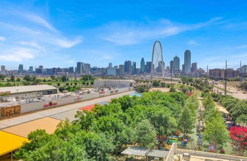 West Dallas House | New Swanky Rustic Modern 5 STAR Home near Downtown