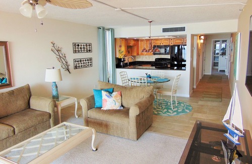 Indian Rocks Beach Condo | New Tastefully Remodeled Direct Gulf Front 1BR/BA Paradise - Very Clean
