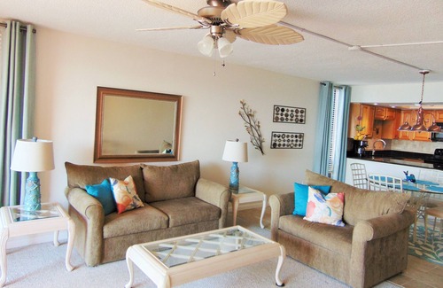 Indian Rocks Beach Condo | New Tastefully Remodeled Direct Gulf Front 1BR/BA Paradise - Very Clean
