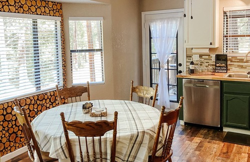 Twain Harte Cabin | New! Terrys Treehouse | Dog Friendly | Cozy Cabin