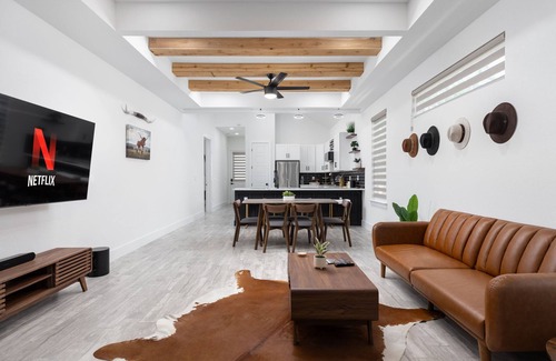 San Antonio House | New Texas Home close to downtown San Antonio, TX & minutes to Frost Bank Center