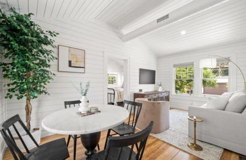 Hyde Park Apartment | NEW! The Adaline Room #9 - Updated Hyde Park Penthouse, Steps to Bayshore