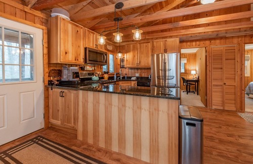 Sky Valley House | New! The Breakaway: Lake Access, Dogs Welcome, Hot Tub, Fireplace!