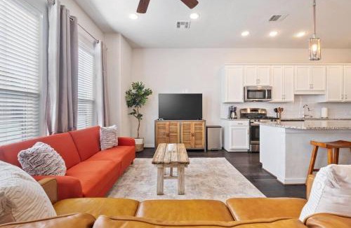 Tobin Hill House | NEW! The Courtland, 2 Car Garage