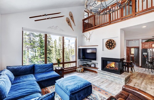 Quandary Village House | NEW The Hamilton Chalet: Seclusion and Luxury, Private Hot Tub, Incredible Mtn Views