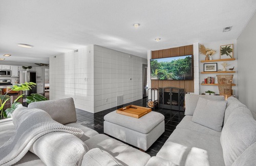 Des Moines House | NEW! The Palms Mirage House