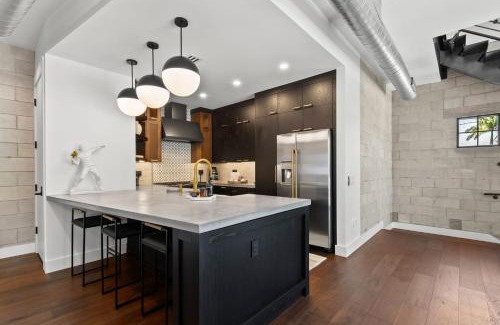 Hyde Park House | NEW! The Strata Barn - Luxury Hyde Park Townhome